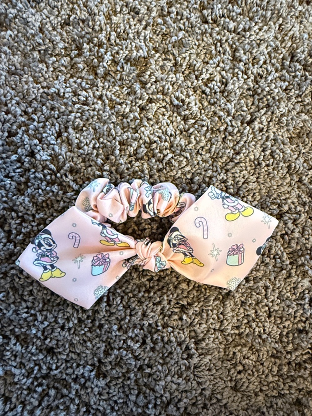 New SCL x disney minnie pink bow scrunchie